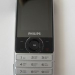 Philips xenium x500. Вид спереди