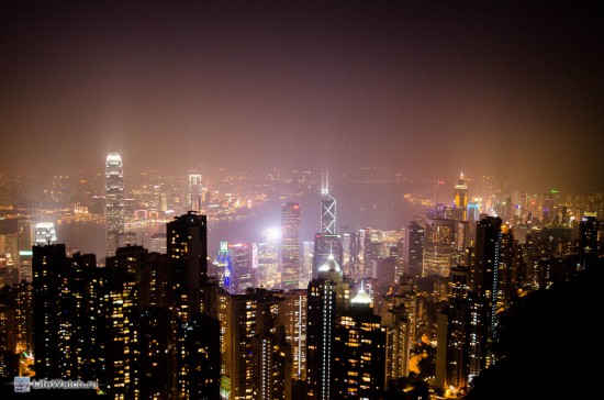 Ночной Гонконг. Башни небоскребов 