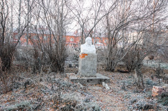 Заброшенный памятник Ленину